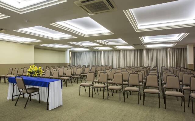 Astron Suítes São José dos Pinhais by Nobile