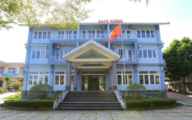 OYO 593 Bach Duong Hotel