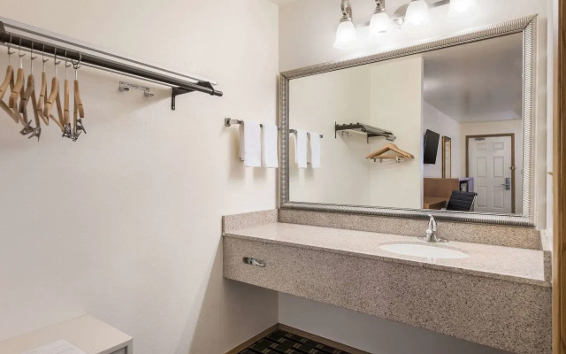 Quality Inn Near Fort Hunter Liggett