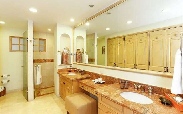 Upgraded Villa La Estancia W/view