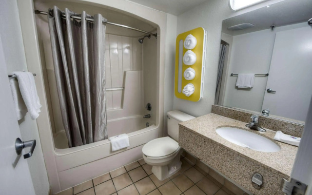 Motel 6 New Haven - Branford, CT