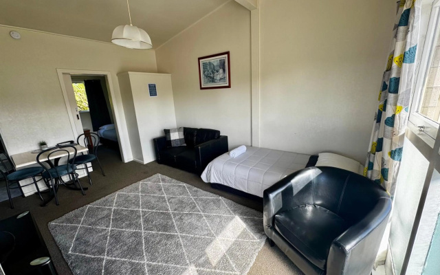 Spanish Lady Motel – Guest Rooms – Napier