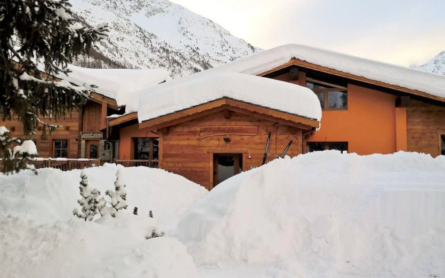 Chalet Alpina Hotel & Apartments