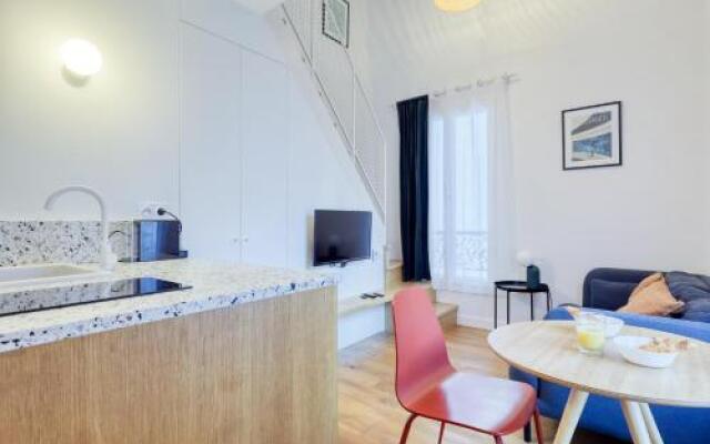 cute and bright studio in a courtyard-montmartre(5)