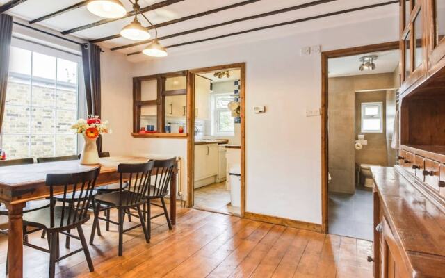 Cosy, Quirky 3 Bed Home In Queen's Park