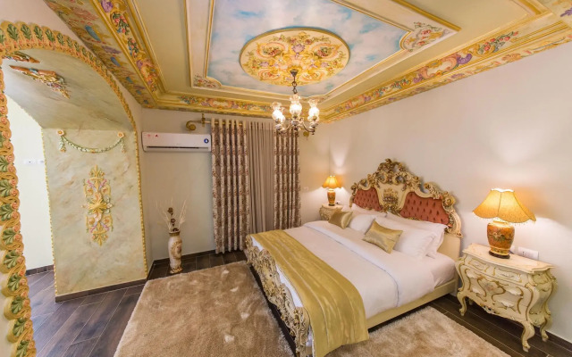 Empire Hotel