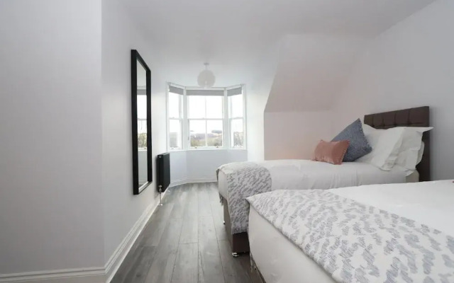 Dollar Apartments at 41