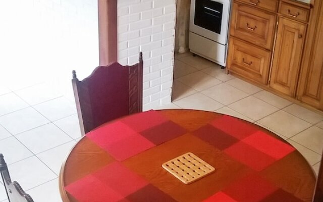 House With 2 Bedrooms in Les Eyzies-de-tayac-sireuil, With Enclosed Ga