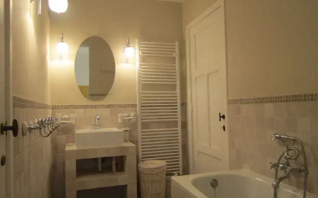 Delightful Castle in Bastogne With Bubble Bath