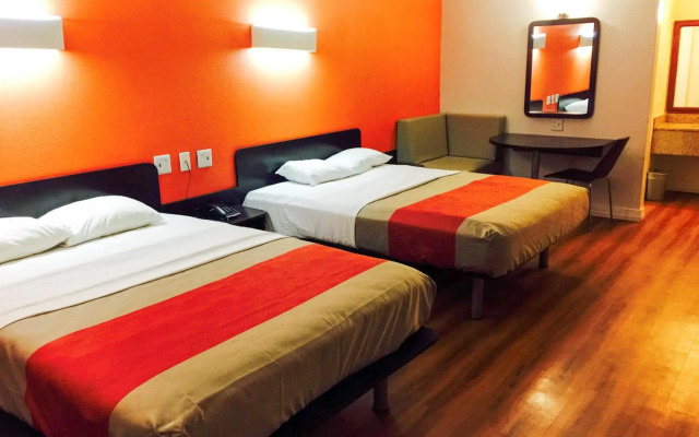 Motel 6 Houston, TX - East