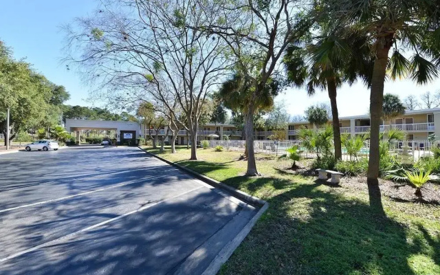 Clarion Inn & Conference Center