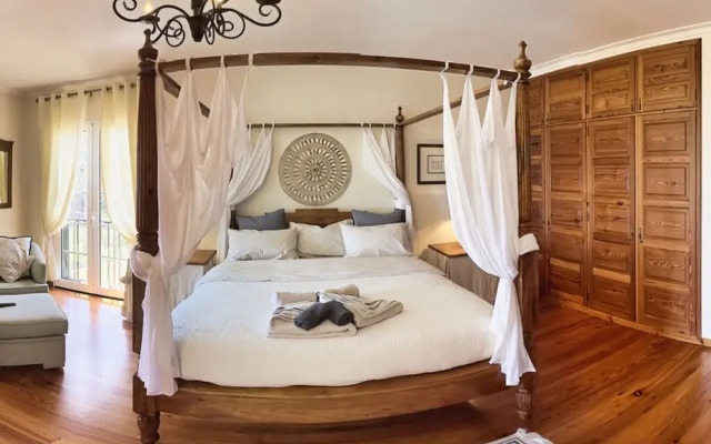 Quinta Martin Modern Retreat