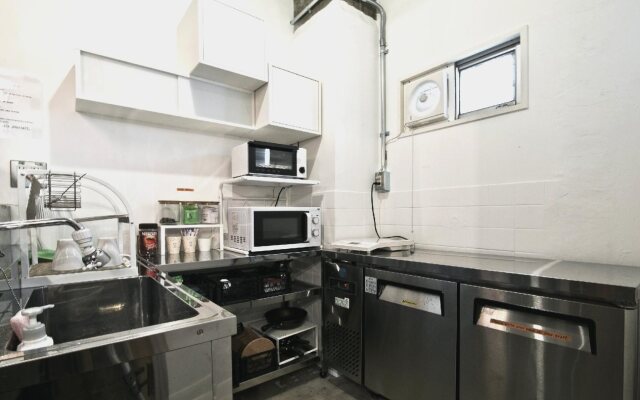 NEW WORLD INN - Hostel