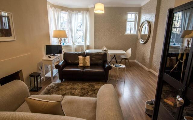 419 Luminous 2 Bedroom Apartment in the Heart of Edinburgh s Old Town