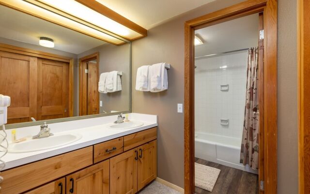 2130 The Pines 1 Bedroom Condo by RedAwning