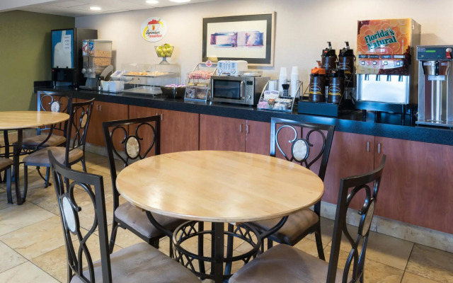 Super 8 By Wyndham Strongsville/Cleveland