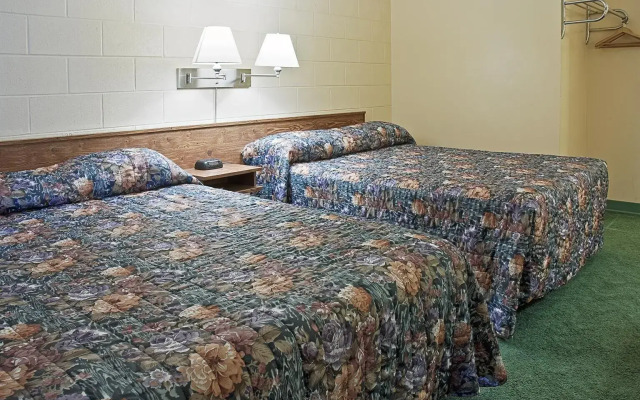 Canadas Best Value Inn Mile 0