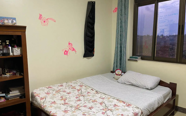 The Mugabi's Spacious Private Room
