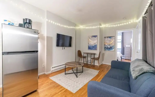 Lovely 2 Bedroom Cozy Monthly Apartment, New York