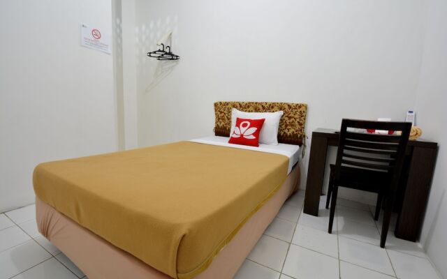 ZEN Rooms Basic Near Pasar Baru