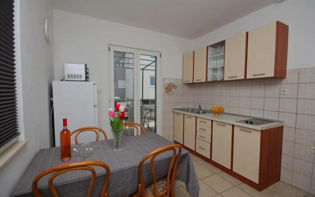 JoviZe - free parking - R4(2)