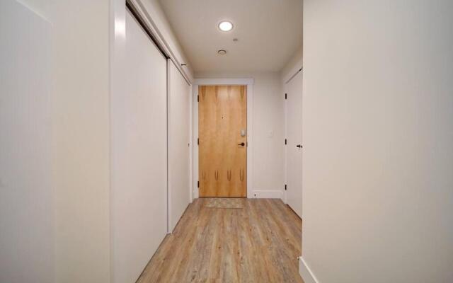 Ocean Bay New Luxury Condo Sleeps 5 Parking, Coffee, AC