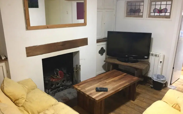 2 Bedroom Central Brighton Apartment