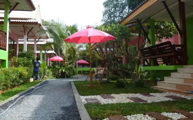 Pinky Bungalows Resort