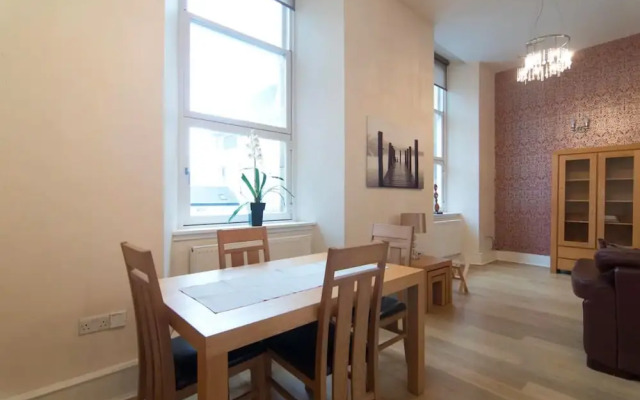 Elegant & Spacious 2 Bedroom Apt