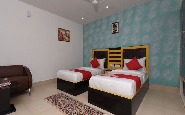 OYO 13310 Noida Suites