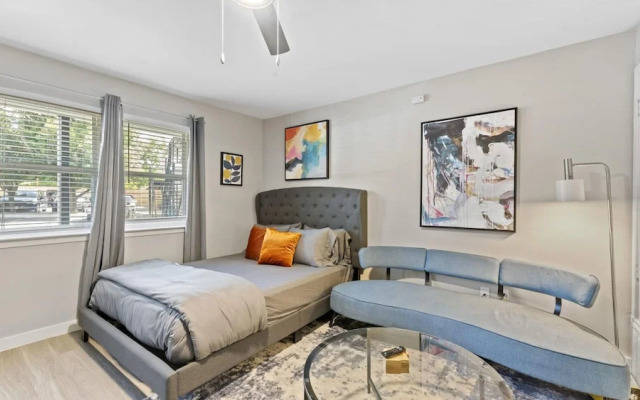 Efficiency Studio Close to Downtown and Domain