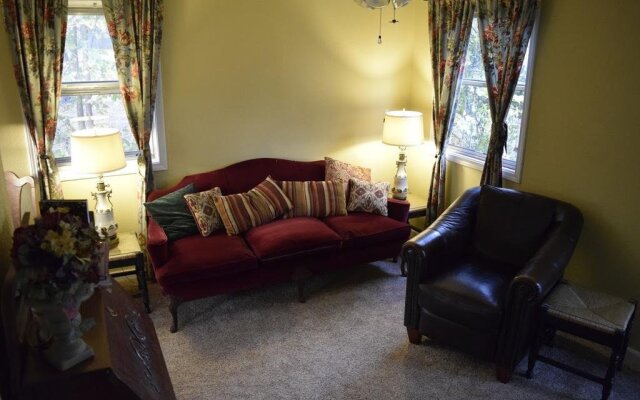 Silver Heart Inn and Cottages