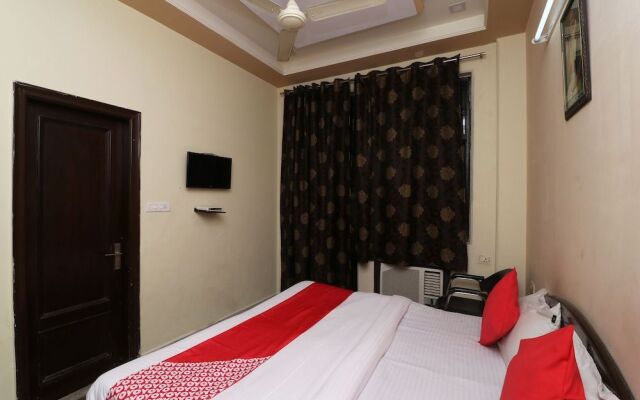 Oyo 30740 Hotel Gurudham Vrindavan