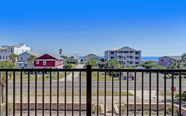 Pet Friendly Condo with Private Parking and Elevator by RedAwning