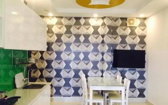 Smiley Apartment 8