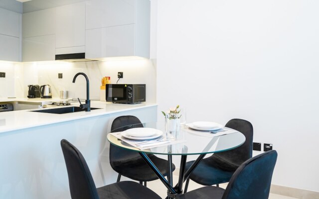 HomesGetaway Cozy 1BR in Binghatti Canal