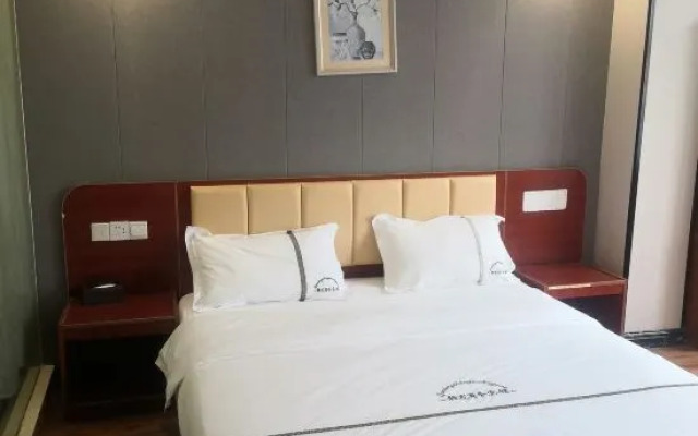 Yilong Business Hotel