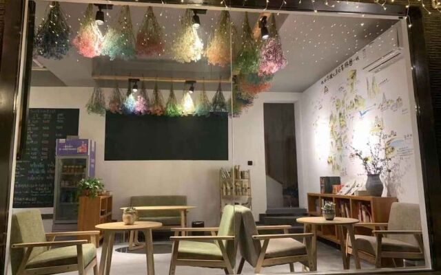 Zhangjiajie Yuemu Art Hotel