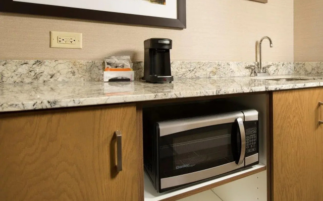 Hampton Inn & Suites Syracuse/Carrier Circle