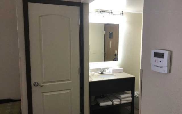 Holiday Inn Express London-I-70