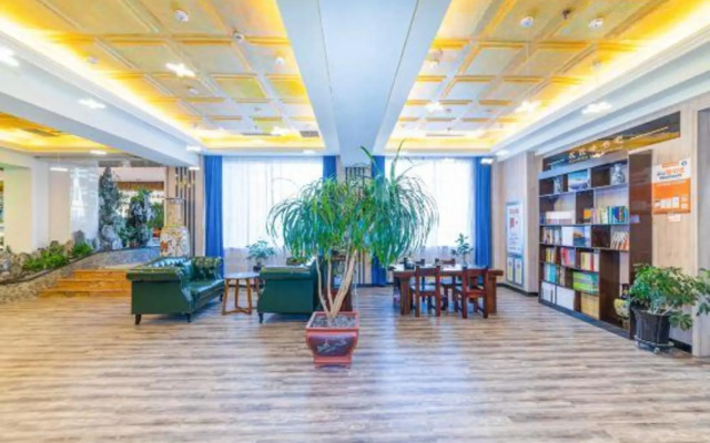 Friendship Peak Hotel