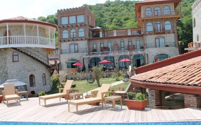 Chateau Mere Hotel