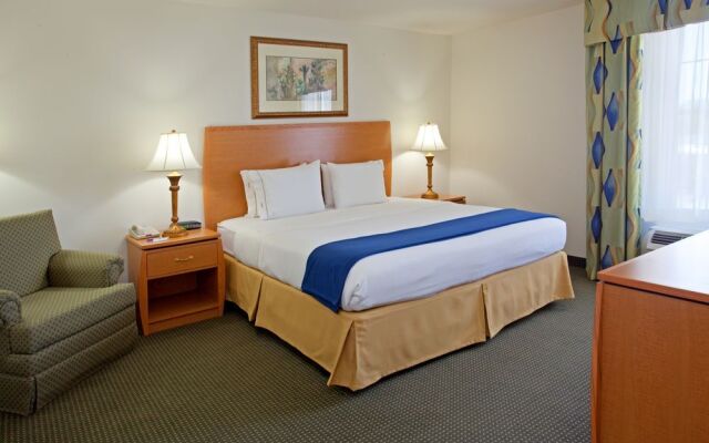 Holiday Inn Express & Suites Columbus