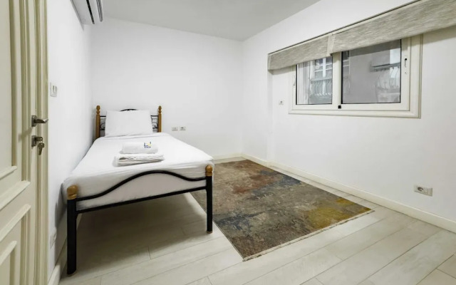 The Classic Contemporary Apartment, 2bdr