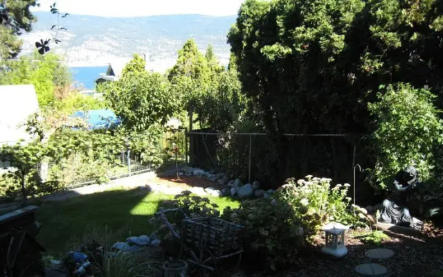 A Apples ~N~ Wine Bed & Breakfast