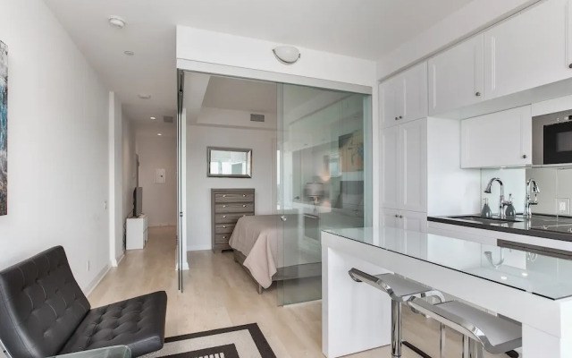 QuickStay - Chic in Yorkville (Yonge & Bloor)