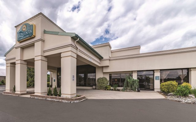 La Quinta Inn & Suites by Wyndham Fairfield NJ