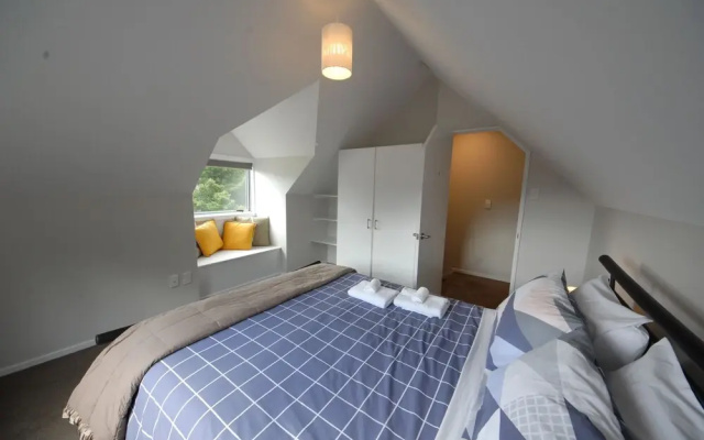 Big spacious house - great views
