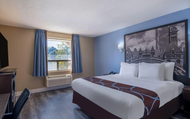 Super 8 by Wyndham Toronto East ON
