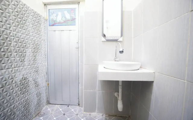 OYO 93987 Suropati 2 Guest House